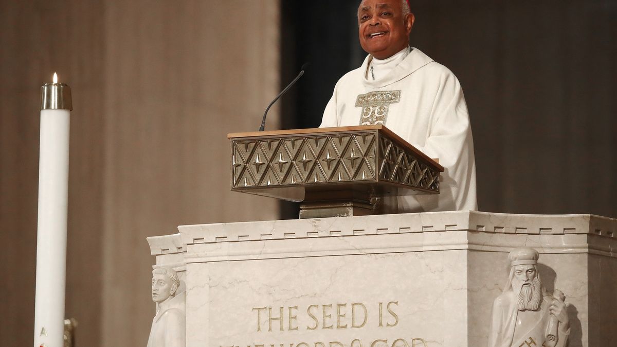 Papež vybral prvního afroamerického kardinála, ten dříve kritizoval Trumpa